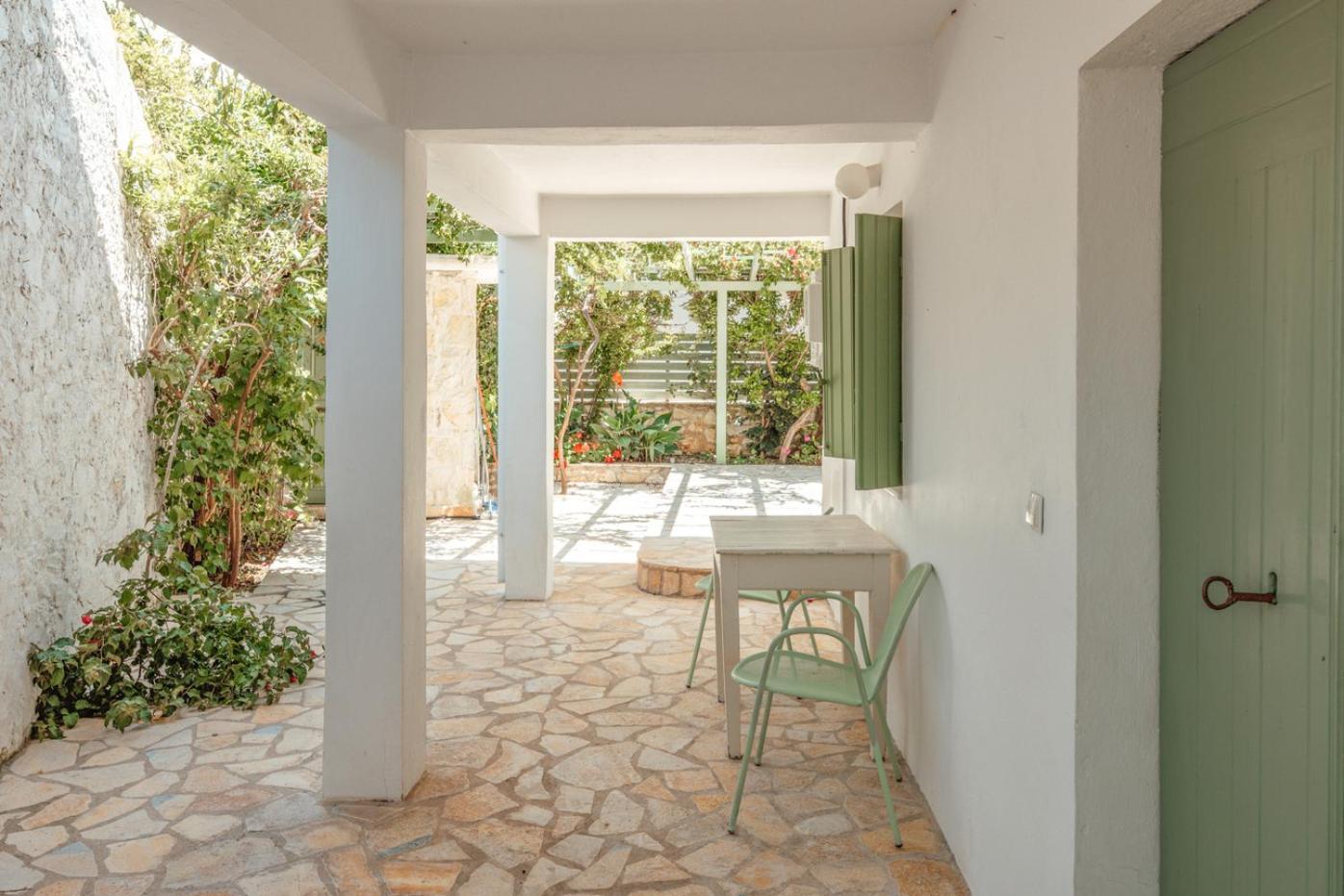 Teacher'S House Spartokhórion Екстериор снимка